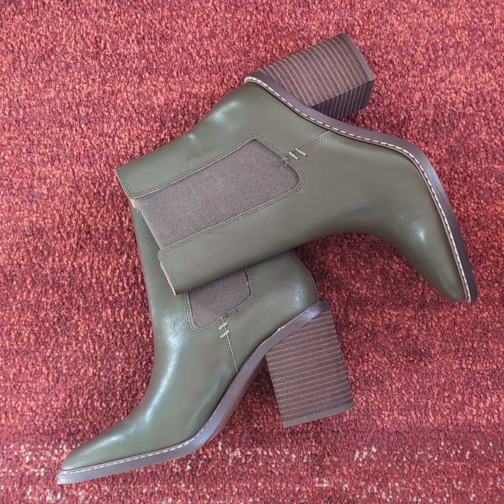 LIKE NEW Crown Vintage Pimmy Bootie - Size 8.5 - Dark Green